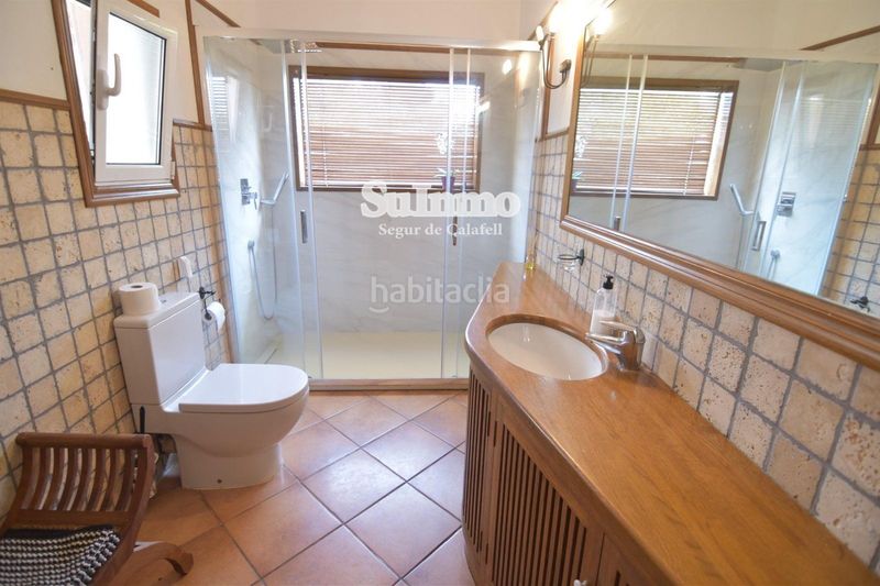 Foto f1e2b30e-0f85-442d-a86a-31021950a61c. Casa amb piscina a Montmell (El)