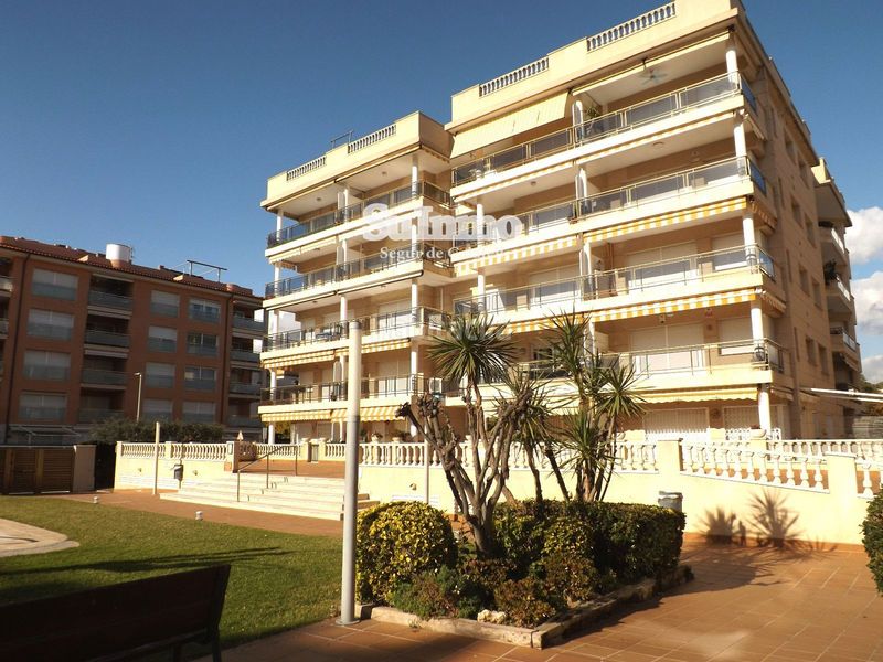 Foto d4e8a924-3376-4531-bc51-201ce9c57d16. Pis amb aparcament piscina a L´Estany Calafell