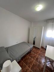 Miete Etagenwohnung in La Petxina. Habitacion individual en perez galdos