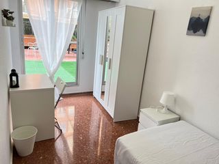 Miete Etagenwohnung  Valencia - avenida cid. Habitación con terraza  en avenida del cid, valencia.