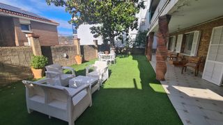 Pis a La Font d�en Fargues. Exclusiva vivienda con terraza y jard�n privado en font d�en far