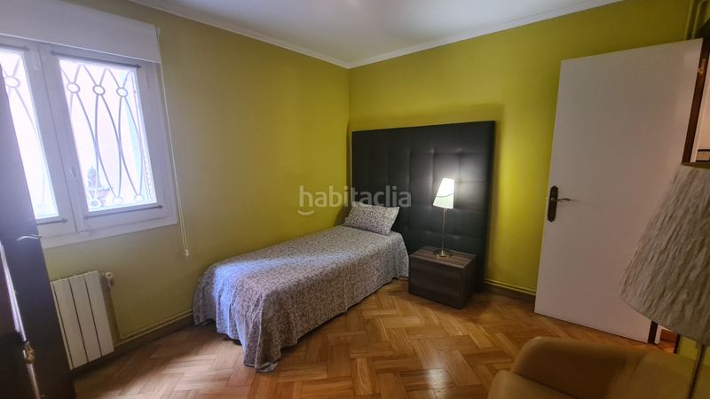 Foto a6eb8eff-f946-4591-85b2-7e5807886da1. Pis amb xemeneia calefacció a La Font d´en Fargues Barcelona