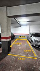 Aparcament cotxe  Carrer de santa am�lia. Parking coche mediano / peque�o, f�cil acceso.