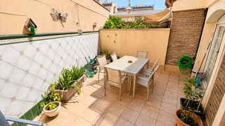 Casa adossada a Canet de Mar. Casa adosada seminueva de obra vista en canet de mar, totalmente
