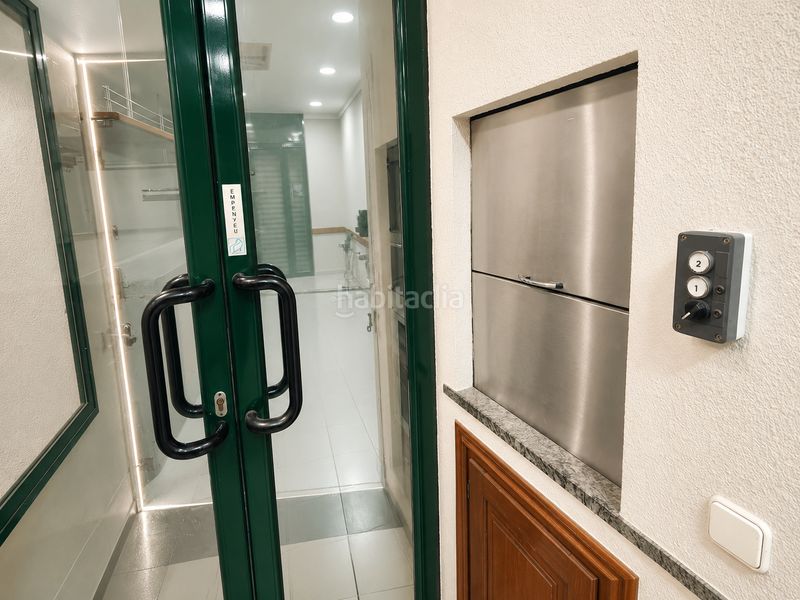 Foto c03101c1-3331-4531-a8f7-27ee29c01956. Edifici a Bisbal d´Empordà (La)