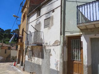 Semi detached house  Carrer torrent. Casa adosadas a reformar - balaguer casco histórico.