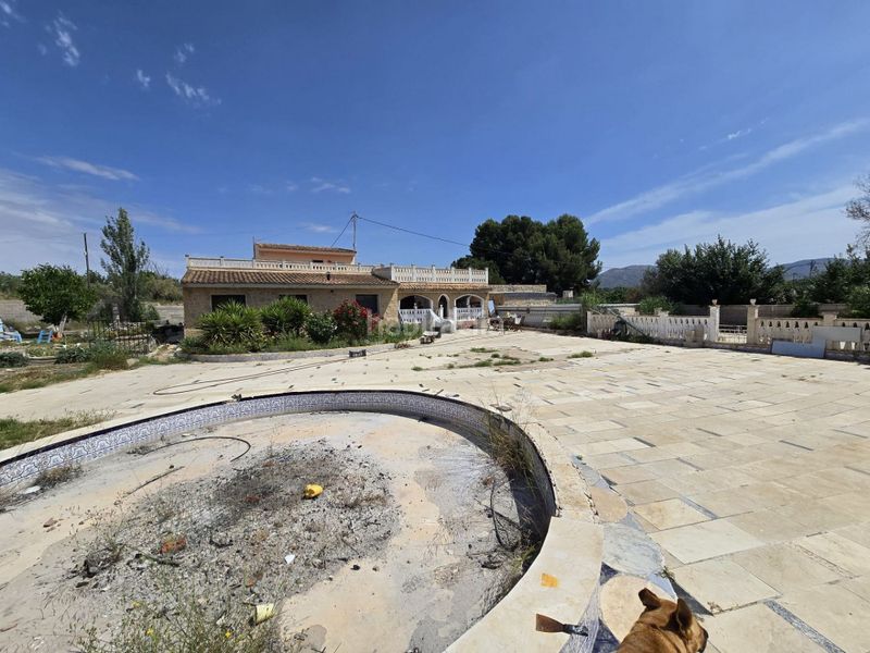 Foto e00dedbd-20ad-46fc-b987-4913660eface. Casa villa in en Sax