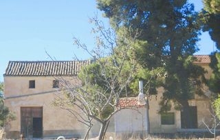 Pis  N/a. Grand historic estate with endless potential