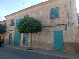House  N/a. Grand historic 7bedroom townhouse with private pool and annex in