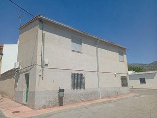 Casa  N/a. 2 story village house in excellent condition with open project p