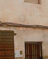 Pis  N/a. Large village house for total renovation with structural potenti