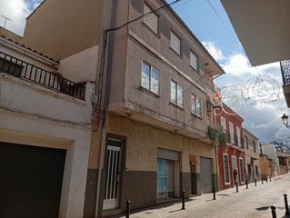 Haus  N/a. Bright 3bedroom apartment with fireplace and great potential