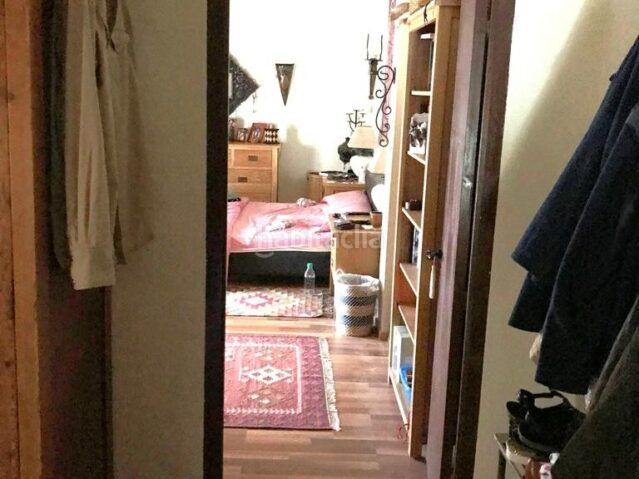 Foto 2c32f1c3-396a-4002-a25b-247b31e3e8b2. Apartament a Romana (la)