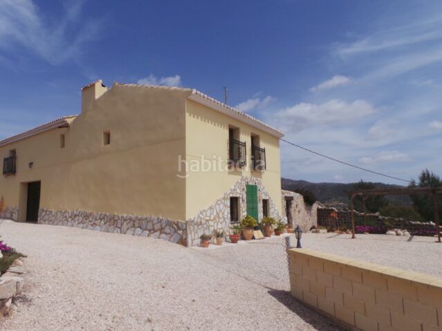 Foto 85d2c6fc-6d5f-4bab-beb4-36cb6ebc59f6. Apartament a Romana (la)
