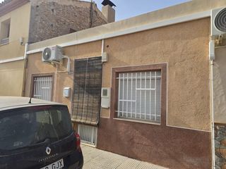 Maison à N/a. Charming renovated townhouse with guest suite and solar system f