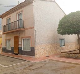 Haus  N/a. Spacious 6bedroom village house with terrace in salinas