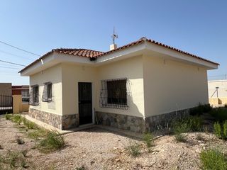 Maison  N/a. Charming 3bed villa on 1,000m urban plot with mains drainage in