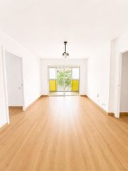 Pis  Calle calle capulino j�uregui. Ideal piso en huelin para inversion y familias