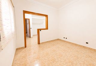 Etagenwohnung  Calle tec�n. Vive la esencia de la isleta en este encantador piso lleno de po