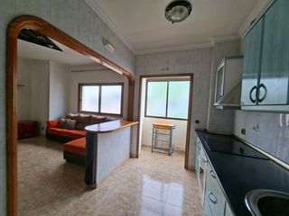 Piso  Calle tec�n. Vive la esencia de la isleta en este encantador piso lleno de po