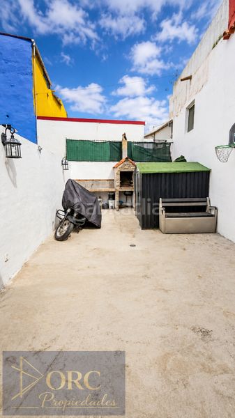 Foto 014f3c8a-4ecd-4582-aae1-757f51898345. Casa amb aparcament a Jinamar Telde