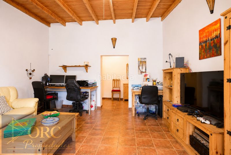 Foto ebd07051-aba0-4b89-b0b9-e43f49f44b64. Casa amb aparcament a Jinamar Telde
