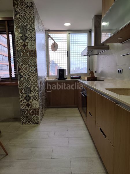 Foto ea1435d8-7ca4-4035-83a6-ec92137c3f25. Pis amb calefacció aparcament piscina a Playa Poniente Benidorm