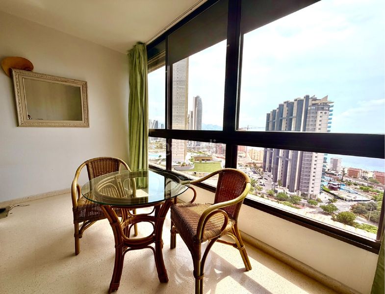 Foto 2b0923b9-e19f-4d44-9626-c58e1eb811c1. Apartament amb calefacció aparcament piscina a Playa Poniente Benidorm