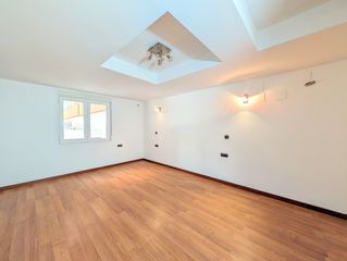 Local Comercial  Calle de rodrigo díaz de vivar. Local/oficina acondicionada como vivienda en ruiseñores