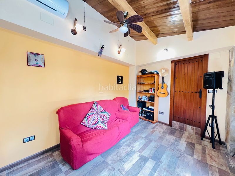 Foto 142e50ce-1f64-42cf-8bf5-b4381c23d5fd. Casa aparellada amb xemeneia calefacció a Juslibol Zaragoza