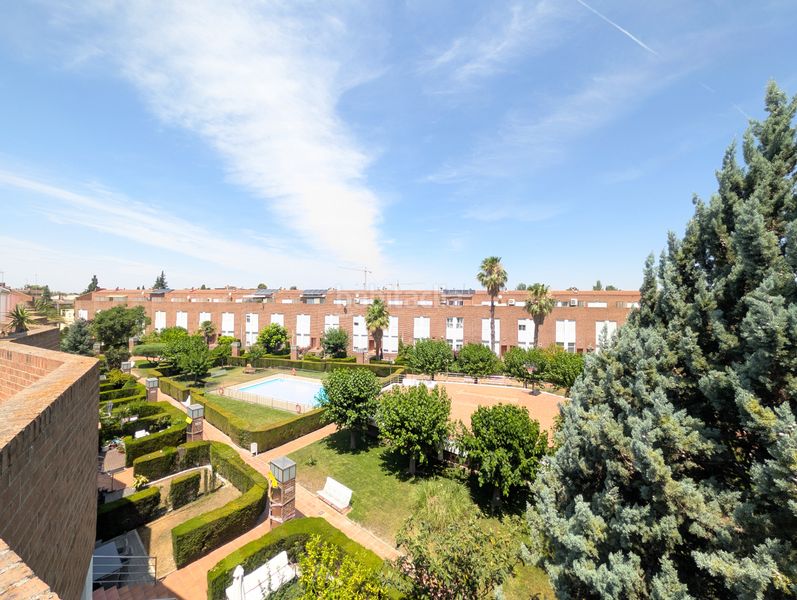 Foto 9d0aeaeb-b18b-414f-80b9-fd83fbd4d029. Casa adossada amb calefacció aparcament piscina a Zaragoza