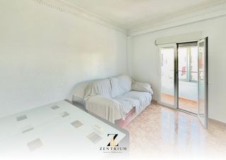 Pis  Calle de marcos zapata. Piso luminoso con balcones acristalados en calle marcos zapata –