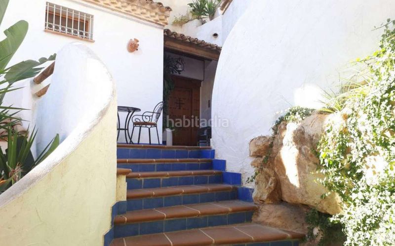 Foto 9906ef67-cb3f-4ebd-afae-72ad5d133007. Casa amb aparcament a Pueblo Español-Coveta Fumá Campello (el)