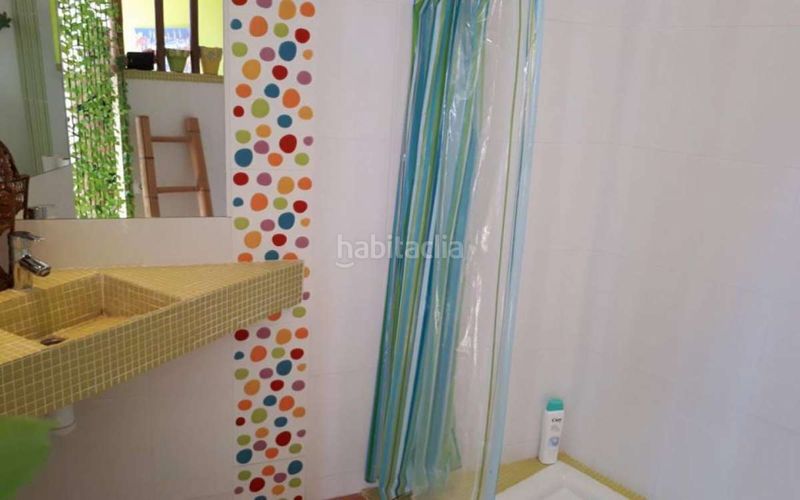 Foto bfe85c44-ea2b-4a33-912e-cffb723141fa. Casa amb aparcament a Pueblo Español-Coveta Fumá Campello (el)