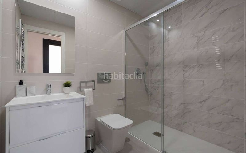 Foto cd59b1a8-9f81-488f-aad0-5ba7a2868194. Pis amb piscina a Via Parque Benidorm