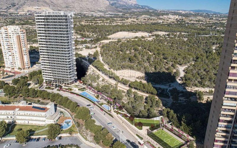 Foto eca2a37b-cd53-4051-be85-285cd2b6e238. Pis amb piscina a Via Parque Benidorm