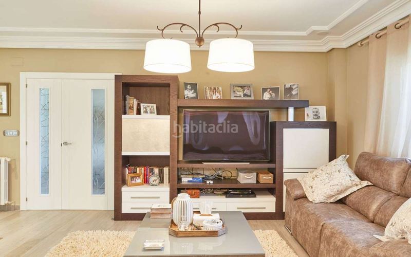 Foto c4386d36-c9ea-4eed-b6ab-da460541d87a. Casa amb aparcament a Monòver