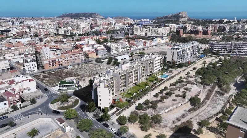 Foto a0a1f0e0-d6b3-47fc-8f68-9ebb3e5e4632. Pis amb aparcament piscina a Mercado Alicante