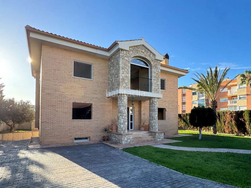 Foto 7713d0be-ef25-418e-9f34-a6b803268483. Casa a Playa Muchavista Campello (el)