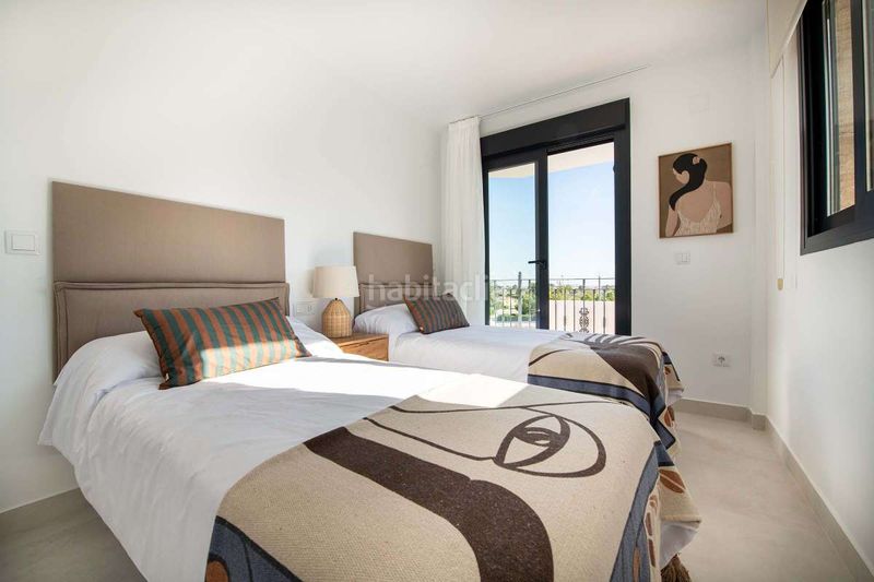 Foto bf138618-c844-4d57-b1ed-cbb44aea518c. Casa aparellada amb piscina a Cox