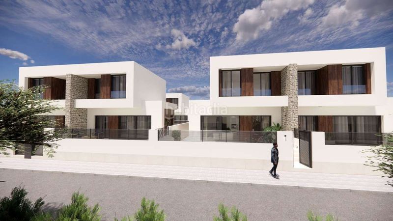 Foto fe473358-a3f4-4fe3-b7c8-fdbba462bd3a. Casa aparellada a Dolores
