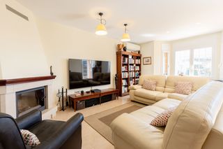 Casa a Sant Vicen� Centre. Chalet adosado con jard�n y vistas al mar en sant vicen� de mont