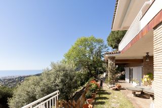 House in Cabrera de Mar. Espectacular propiedad en cabrera de mar con tres viviendas y vi
