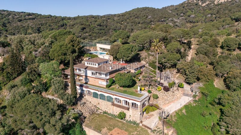 Foto b5a8607e-da7d-4dab-8566-f1a6e27f01be. Casa amb calefacció aparcament piscina a Cabrera de Mar