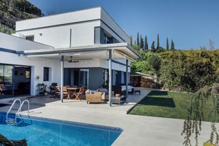 Miete Haus in Montalnou - Milans del Bosc. Casa en alquiler temporal con piscina y vistas al mar en sant vi