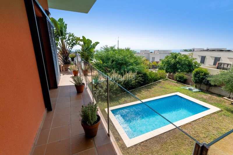 Foto 498c2fa6-bb28-4084-a107-bdb6f9fe58e3. Casa amb aparcament piscina a Vallveric Mataró