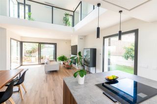 Casa a Vallveric. Casa moderna con piscina y jardín en vallveric, mataró  costa ba