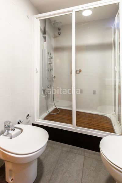 Foto 4d6393e3-58e4-4d08-8b3d-1f52ed45309d. Pis amb calefacció aparcament piscina a Tiana