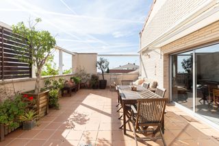 Pis a Tiana. Exclusivo atico d�plex en tiana con vistas al mar, piscina y par