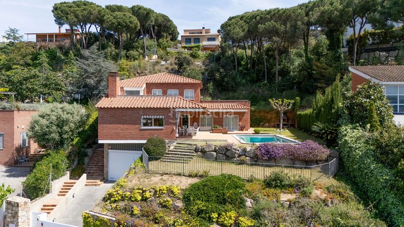 Foto 5bc31b33-e3f4-4a39-96de-9984b595f327. Casa amb aparcament piscina a Caldes d´Estrac